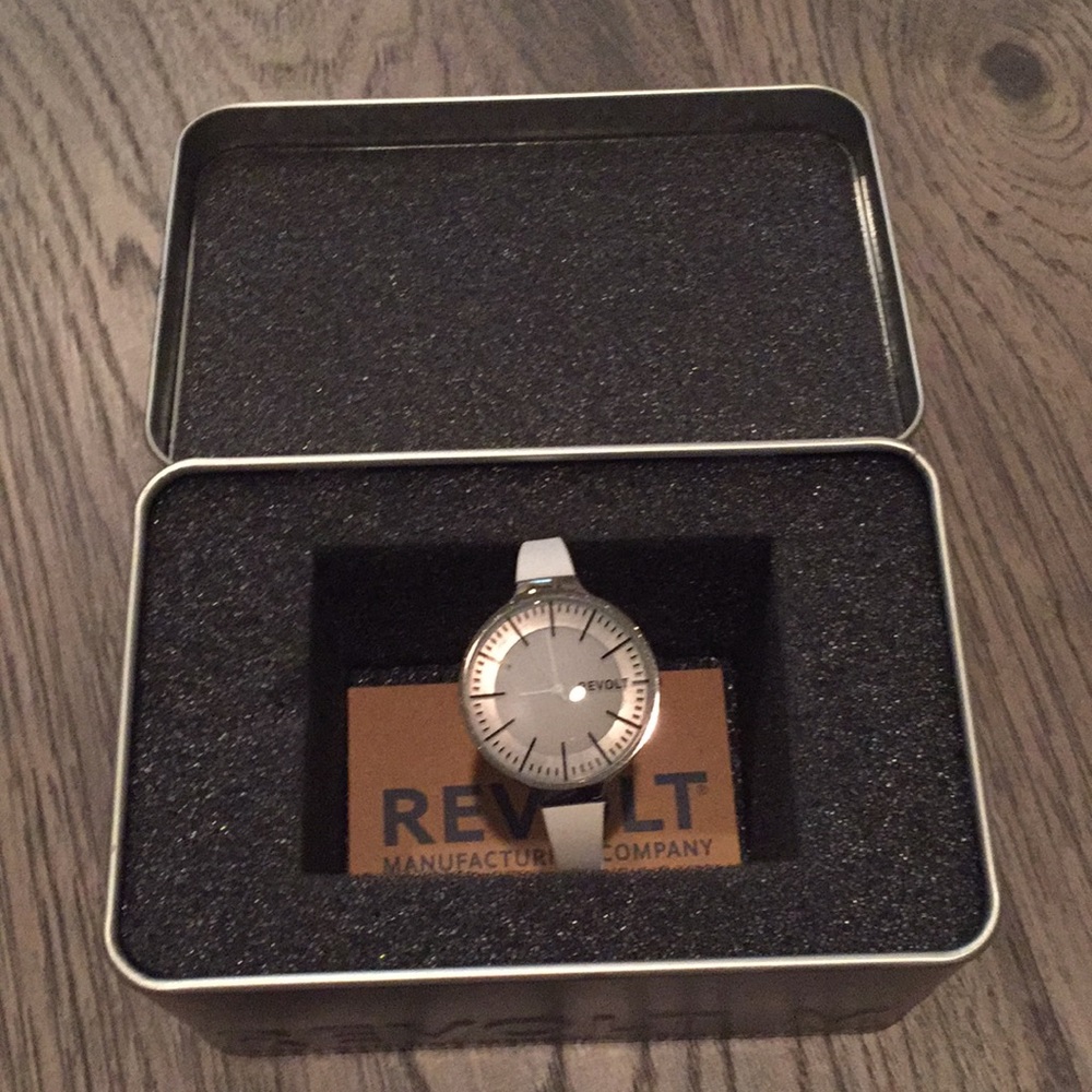 Watch - Picture 2 of 4